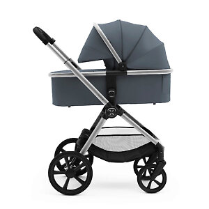 Двойной козырек позволяет защитить малыша даже от заходящего солнца