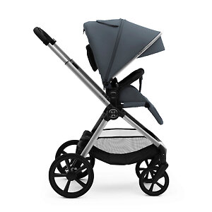 Практически вертикальная посадка в прогулочном блоке при поднятой спинке