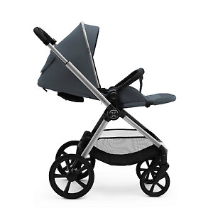 Сиденье легко раскладывается в длинное спальное место