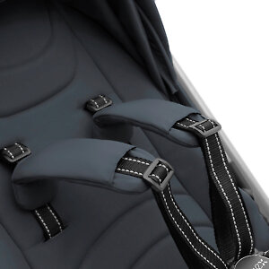 Внутренние ремни для фиксации малыша с широкими плечевыми накладками