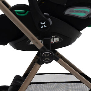 В комплекте фирменные адаптеры для установки автокресла 0+