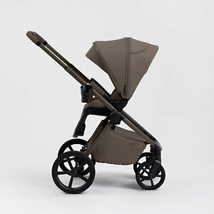 Для поддержки визуального контакта с мамой, прогулочный блок можно установить лицом к себе