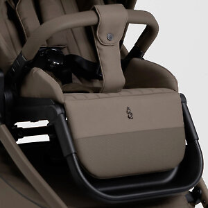 Легкоочищаемая подножка и бампер с тканевой перемычкой до сиденья