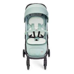 При относительно узком шасси, сиденье довольно широкое и вместительное