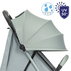 Капюшон раскрывается до бампера, он защищает от солнца и легких осадков