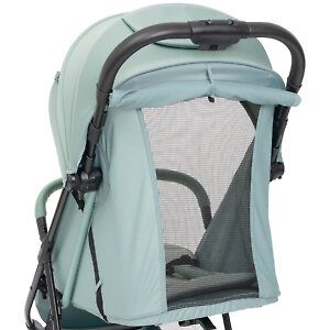 На задней части капора большое вентиляционное окно