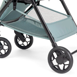 Под сиденьем корзина для вещей с сетчатыми бортиками