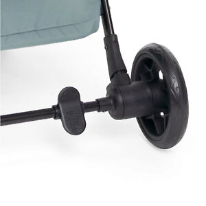 Педаль тормоза смещена к правому колесу, сделана так, что не портит вашу обувь