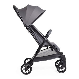 Есть небольшой завал спинки, чтобы ребенку было удобно сидеть в коляске