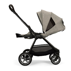 Для сна и отдыха ребенка сиденье раскладывается в полный горизонт