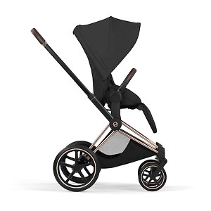 Cybex Priam традиционно предлагает удобную посадку ребенка без завала спинки
